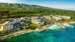 Uncover the perfect Montego Bay all-inclusive family resort for your needs as we compare eight fantastic options, each catering to different budgets and preferences.