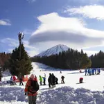 Experience Japan's family-friendly ski resorts, blending world-class snow, culture, and amenities perfect for a memorable family adventure.