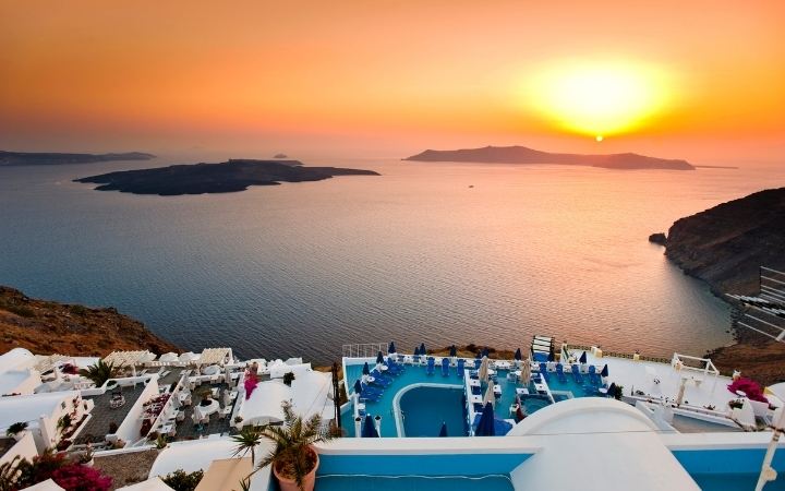 adult-only-santorini-resorts