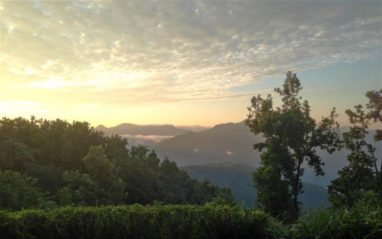 ananda-wellness-retreat-mountain-setting.