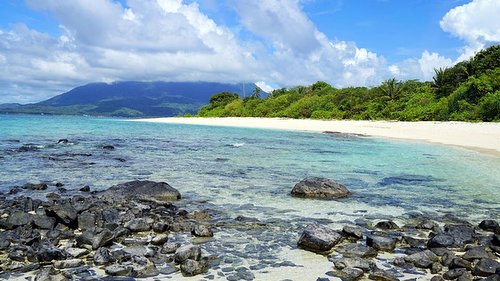 Indonesia Vacation Package Ideas from Bali to hidden adventures. From stunning beaches and ancient temples to lush jungles and vibrant cities, Indonesia offers a wealth of experiences for every type of traveler.