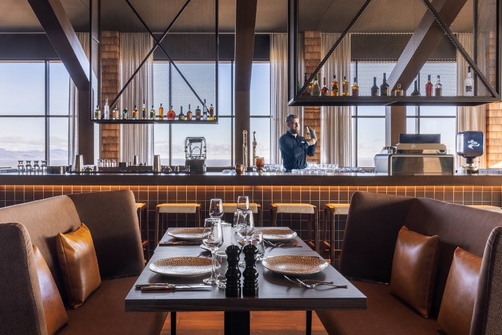 Canada's best all-inclusive ski resorts. From breathtaking mountain views to world-class slopes and cozy accommodations, an unforgettable winter adventure.