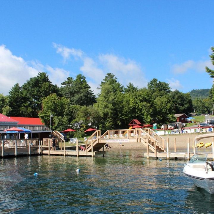 Flamingo-Resort-On-Beautiful-Lake-George