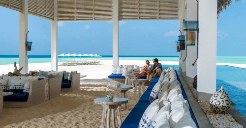 Discover the allure of Four Seasons Maldives: impeccable service, luxurious accommodations, and breathtaking surroundings. Find out if it's worth it.