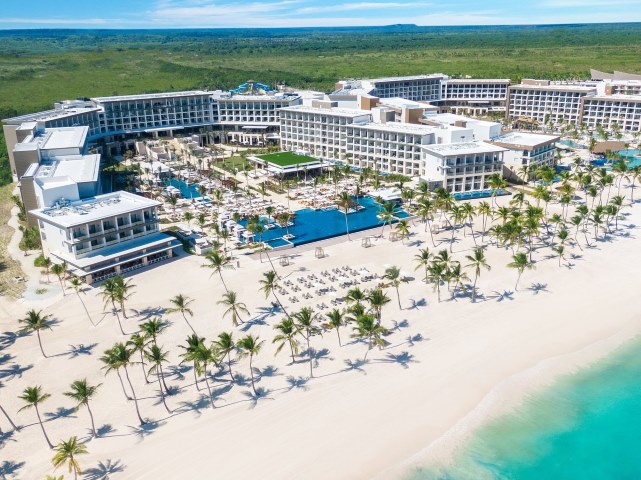 Discover the magic of love at Singles All Inclusive Resorts in Punta Cana. Get lost in romantic tales of how couples met and found love at the best adult-only resorts