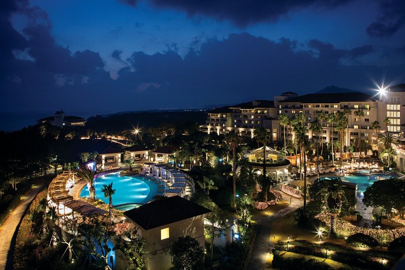 Experience ultimate luxury in Jeju's finest resorts. Indulge in world-class amenities, exquisite dining, and embrace the island's natural beauty.