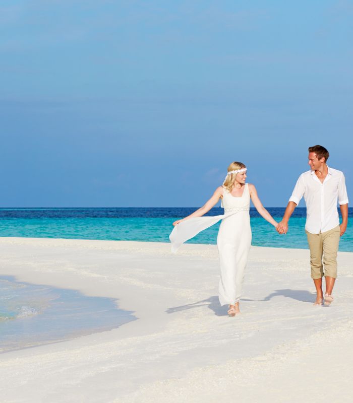 Maldives-All-Inclusive-Beach-Couple