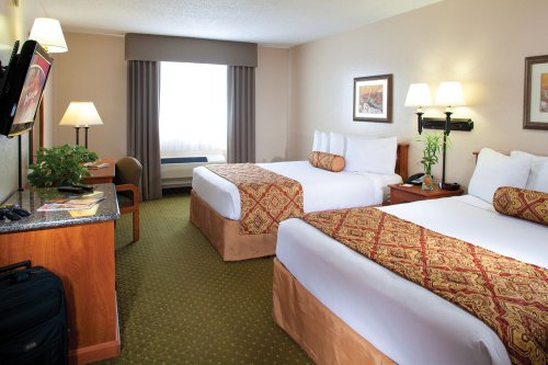 Guestrooms at Red Feather Lodge